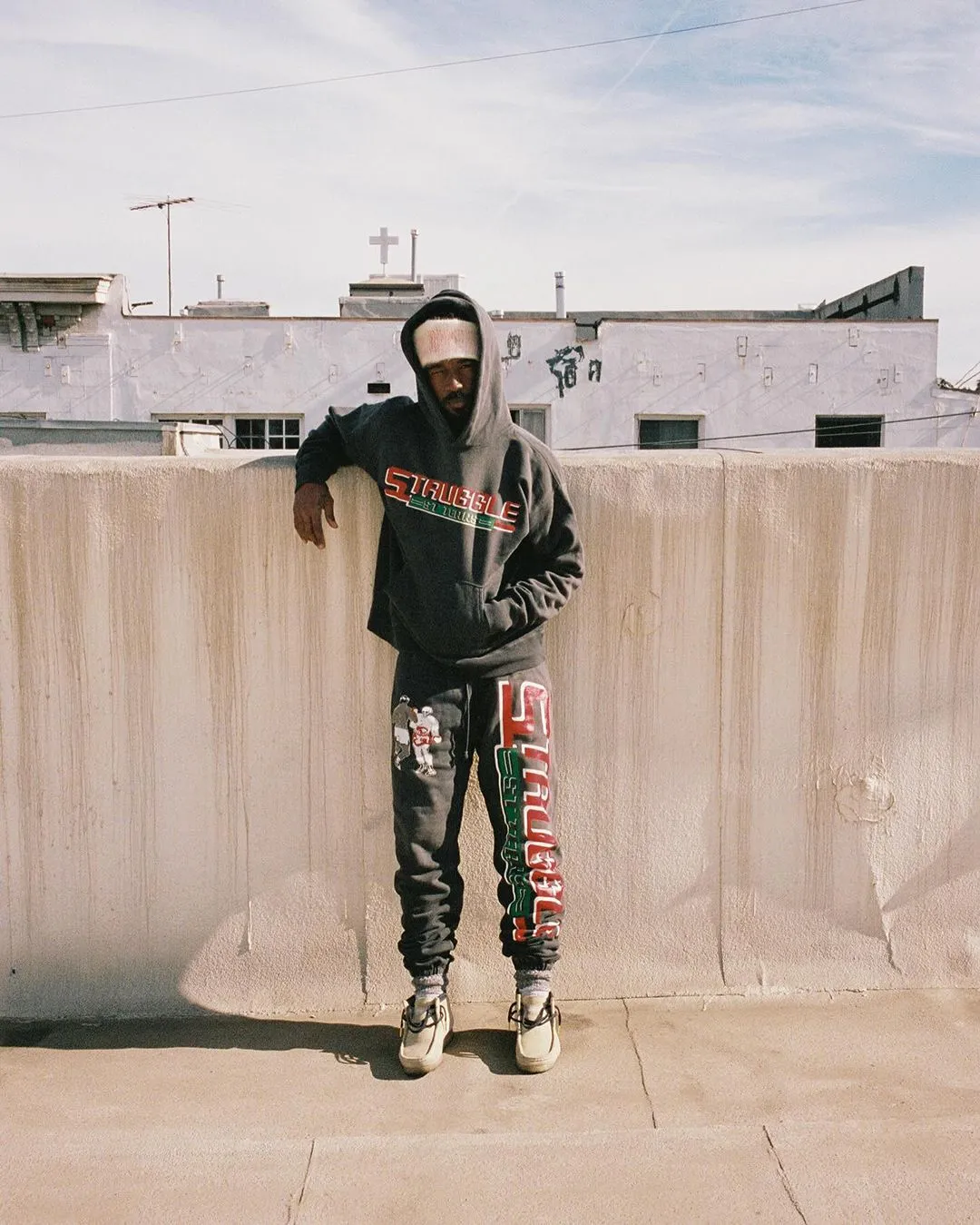 SAINT Mxxxxxx x DENIM TEARS STRUGGLE SWTPNTS/BLK DT co-branded boxing retro distressed sweatpants, washed black S-XL Assute dyeing, whole piece sprayed with horse fade, authentic grade crack printing, mold customization co-branded main mark/washed mark, factory four-needle six-thread workmanship, no bone seams, more comfortable to wear